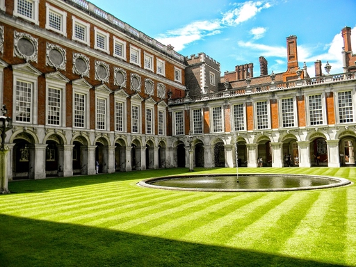 Hampton court palace